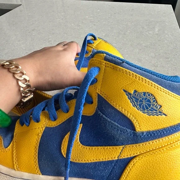 Jordan 1s Laney (suede) - Picture 5 of 6